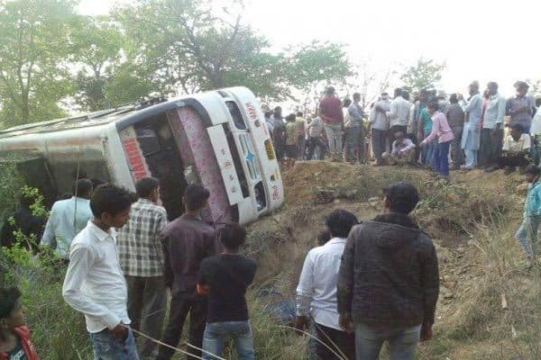 Etawah workers' bus overturns, more than three dozen injured, 10 in critical condition