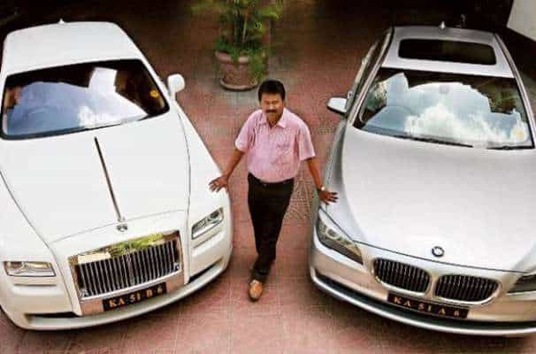 India's 'haircut' hairdresser roams in a car of crores, owns 256 vehicles, know how this happened